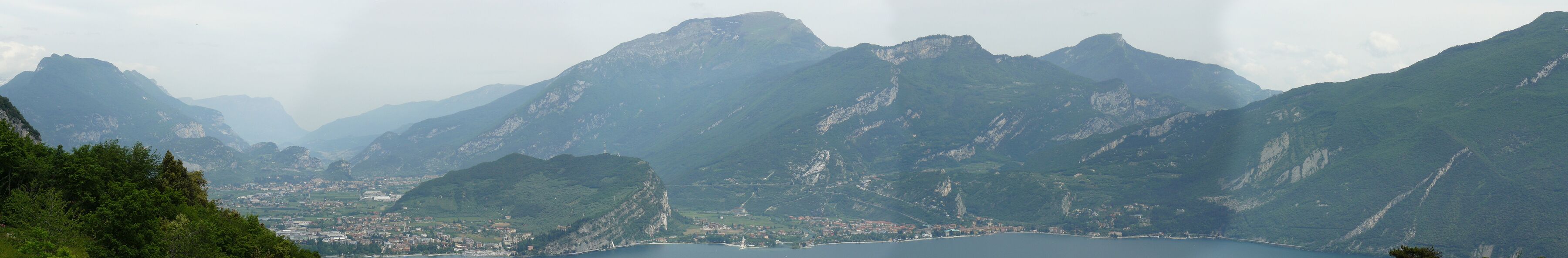 Riva del Garda, il lago e le montagne